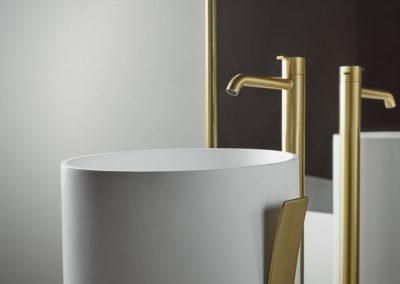 Pedestal wash basin design for dining room